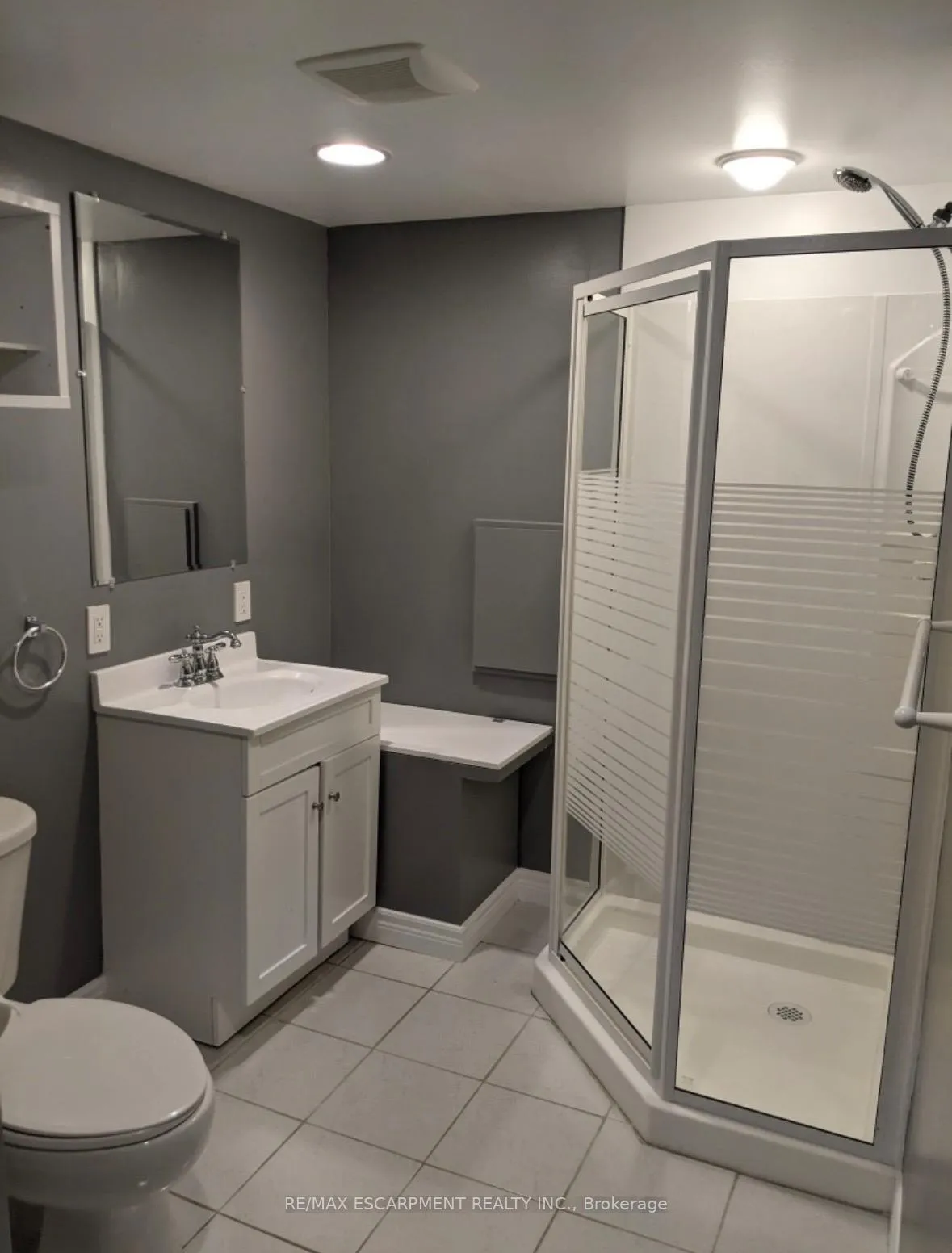 Photo 14 of Unit LOWER, 23 Ivanhoe Road, Brantford, Brier Park — HOMEH