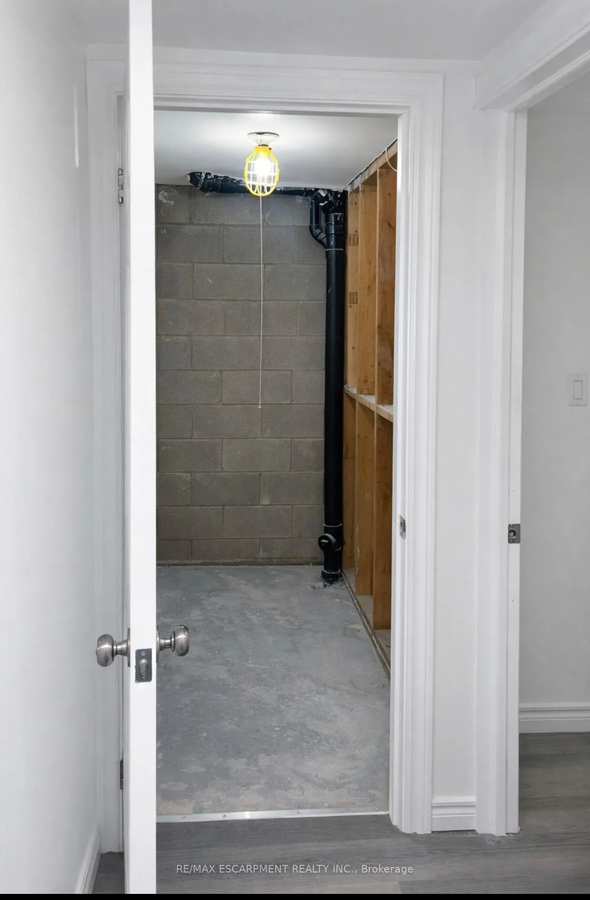 Photo 15 of Unit LOWER, 23 Ivanhoe Road, Brantford, Brier Park — HOMEH