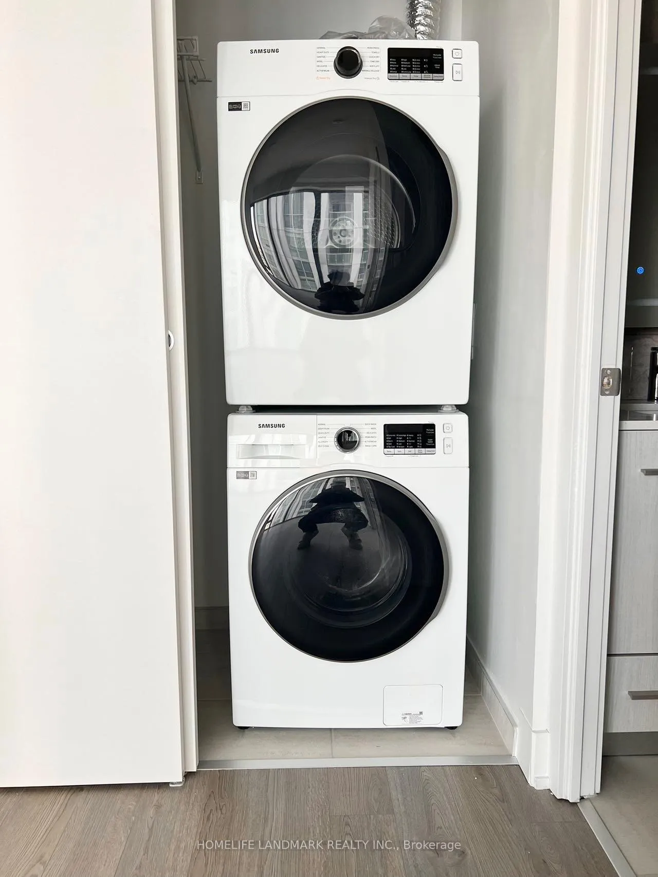 Photo 7 of Unit 3808, 8 Cumberland Street, Toronto, The Annex — HOMEH