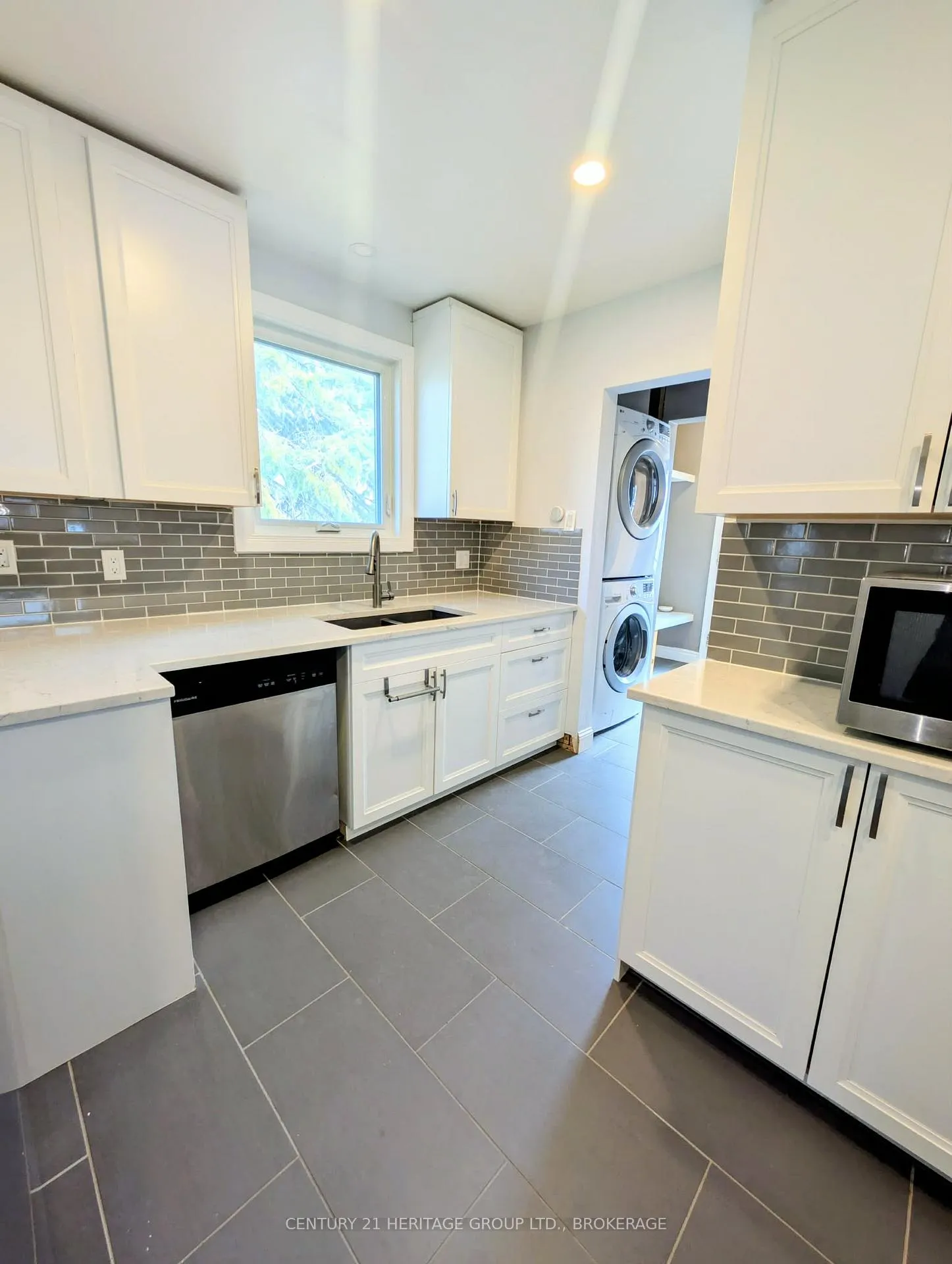 Photo 4 of 155 Carruthers Avenue, Kingston, Central City East — HOMEH