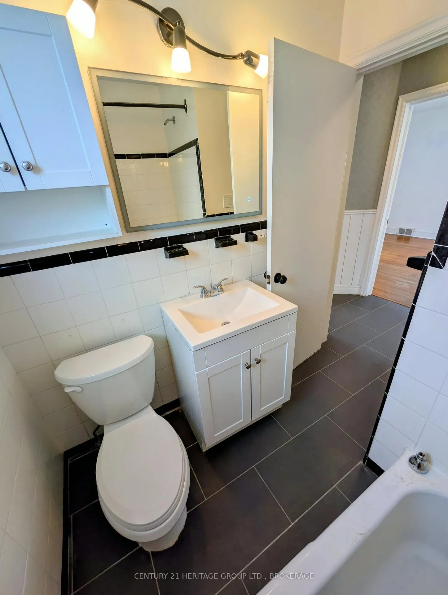 Photo 6 of 155 Carruthers Avenue, Kingston, Central City East — HOMEH