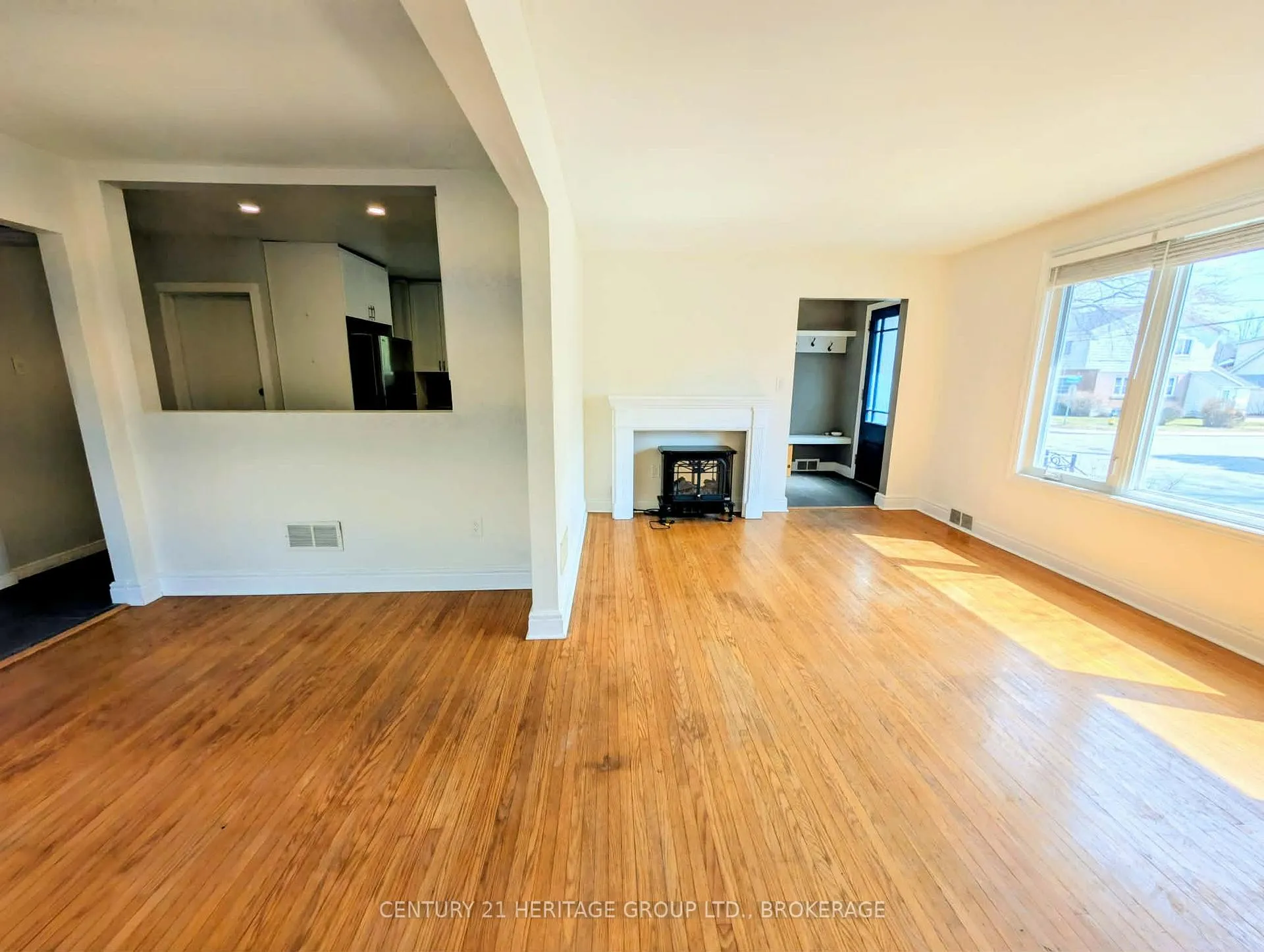 Photo 10 of 155 Carruthers Avenue, Kingston, Central City East — HOMEH