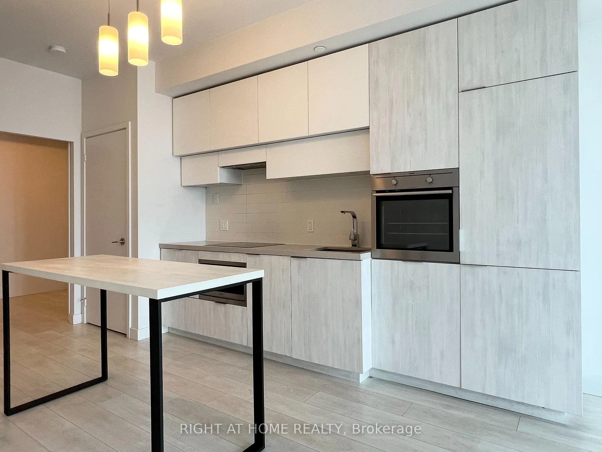 Photo 5 of Unit 5001, 8 Eglinton Avenue E, Toronto, Mount Pleasant West — HOMEH