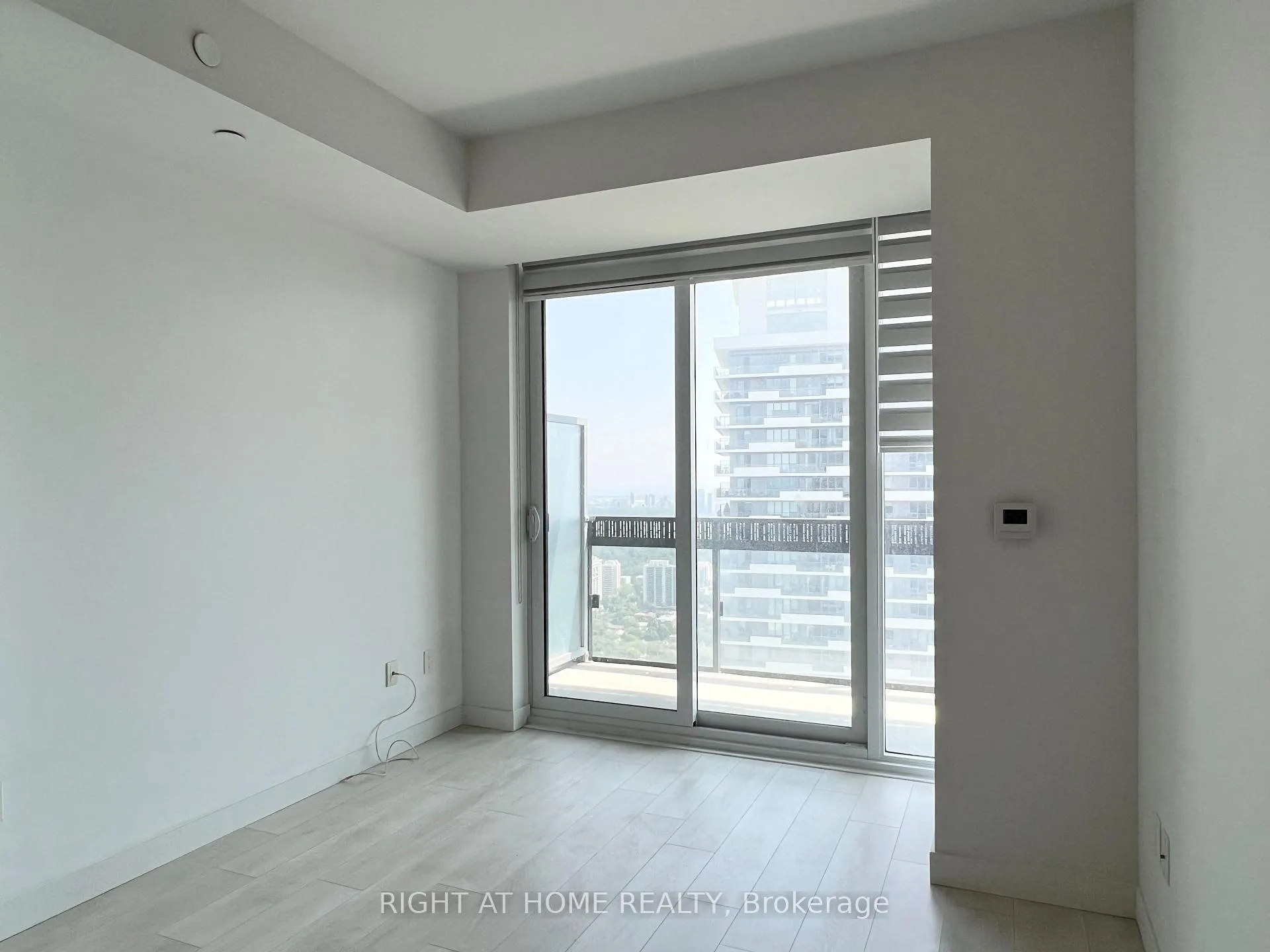 Photo 6 of Unit 5001, 8 Eglinton Avenue E, Toronto, Mount Pleasant West — HOMEH