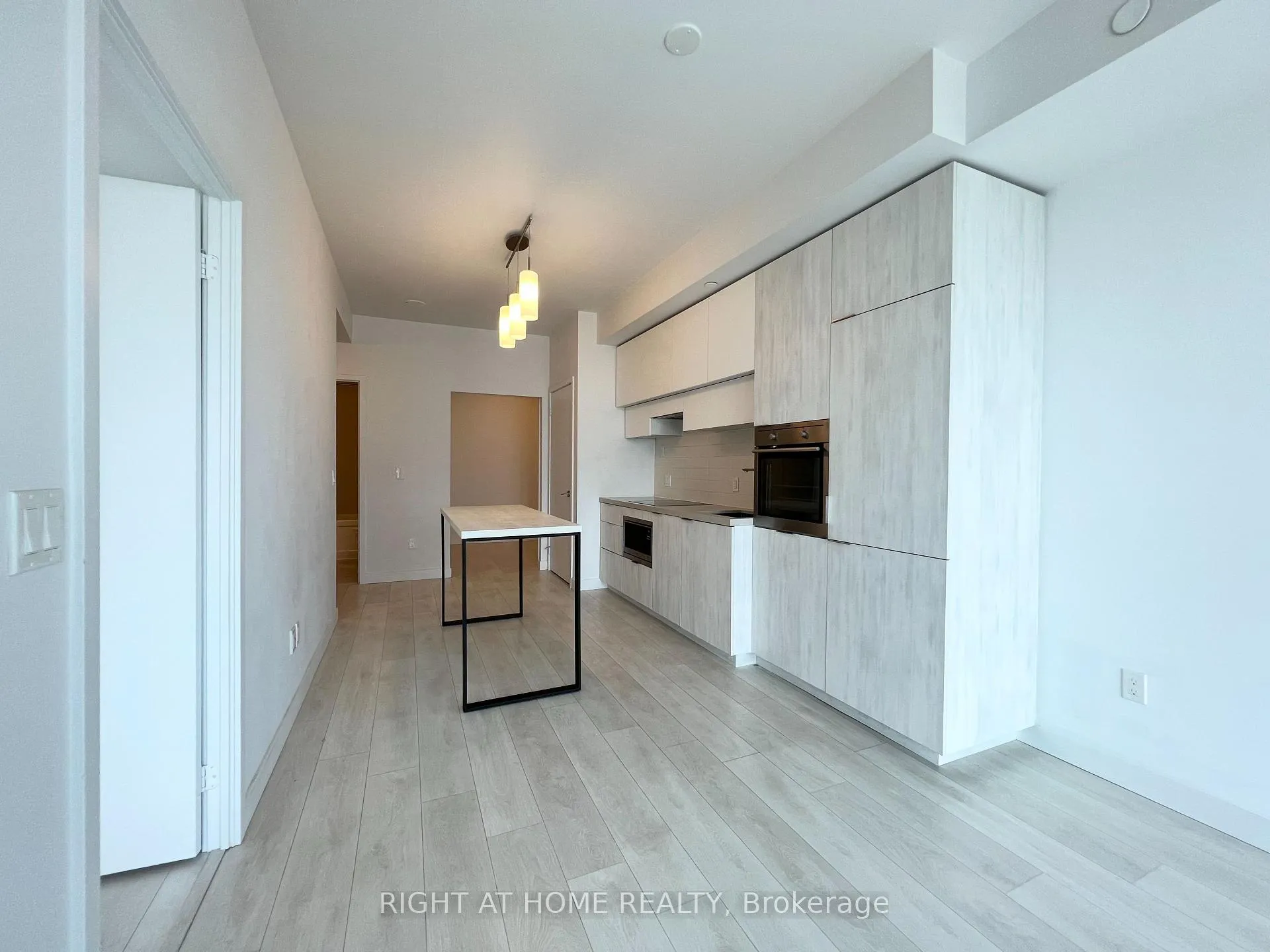 Photo 8 of Unit 5001, 8 Eglinton Avenue E, Toronto, Mount Pleasant West — HOMEH