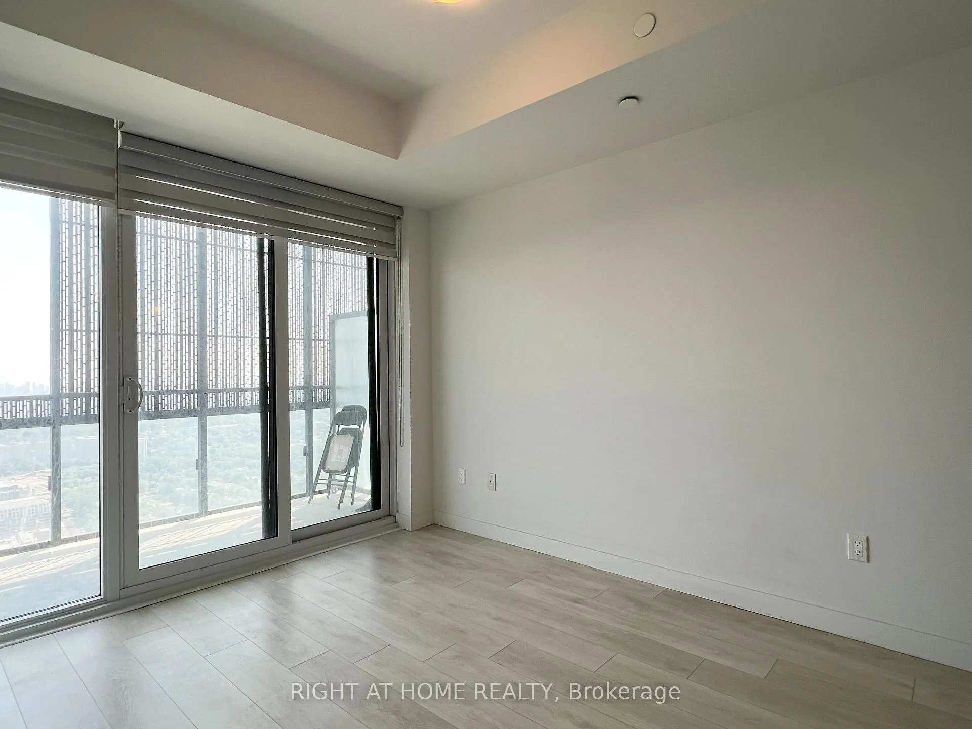 Photo 9 of Unit 5001, 8 Eglinton Avenue E, Toronto, Mount Pleasant West — HOMEH