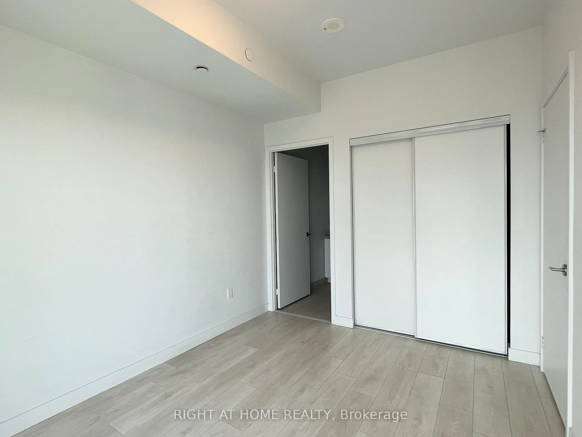 Photo 10 of Unit 5001, 8 Eglinton Avenue E, Toronto, Mount Pleasant West — HOMEH