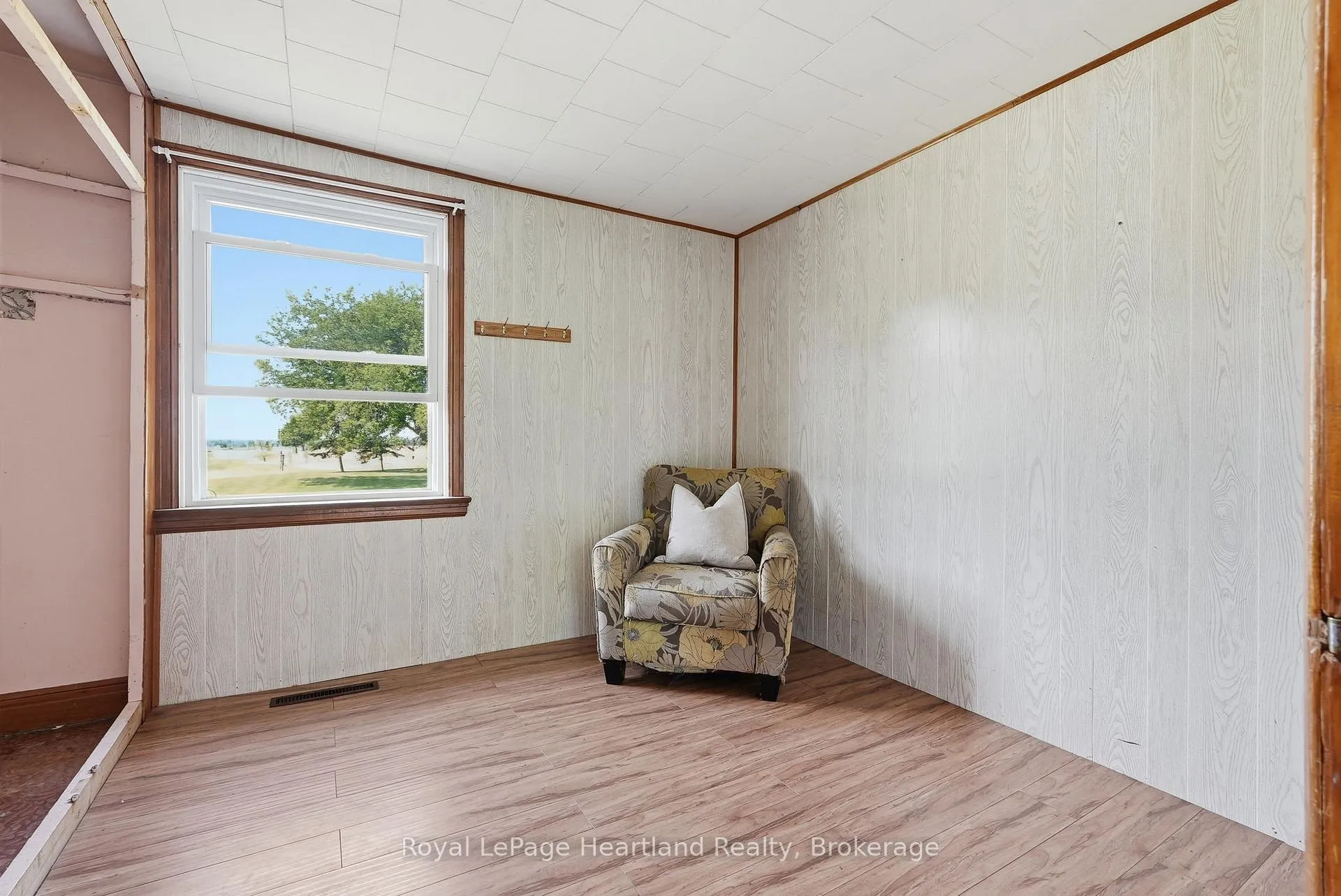 Photo 15 of 41574 Kirkton Road, South Huron, Usborne — HOMEH