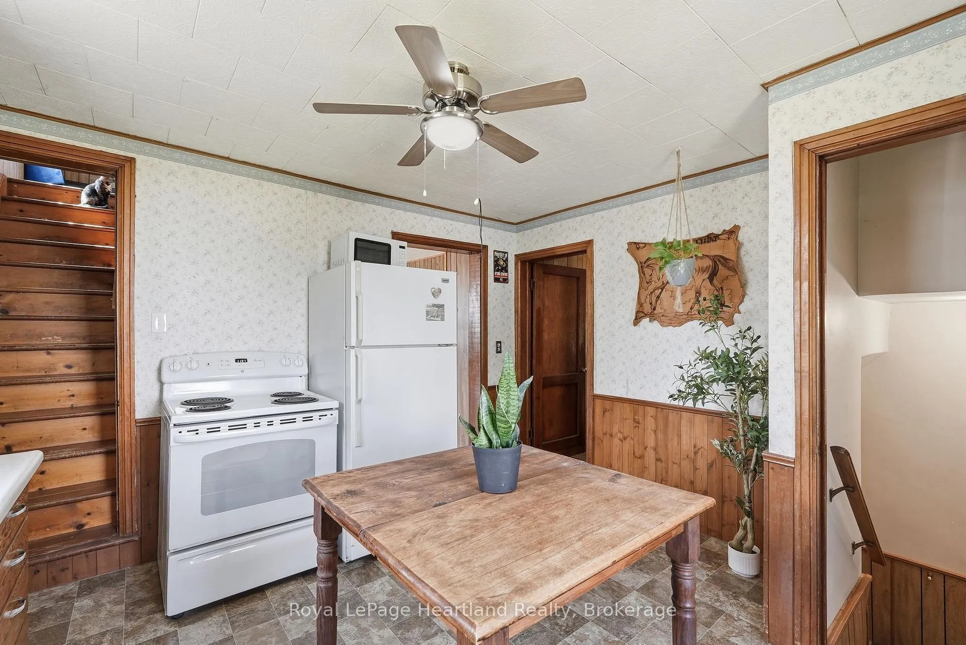 Photo 21 of 41574 Kirkton Road, South Huron, Usborne — HOMEH
