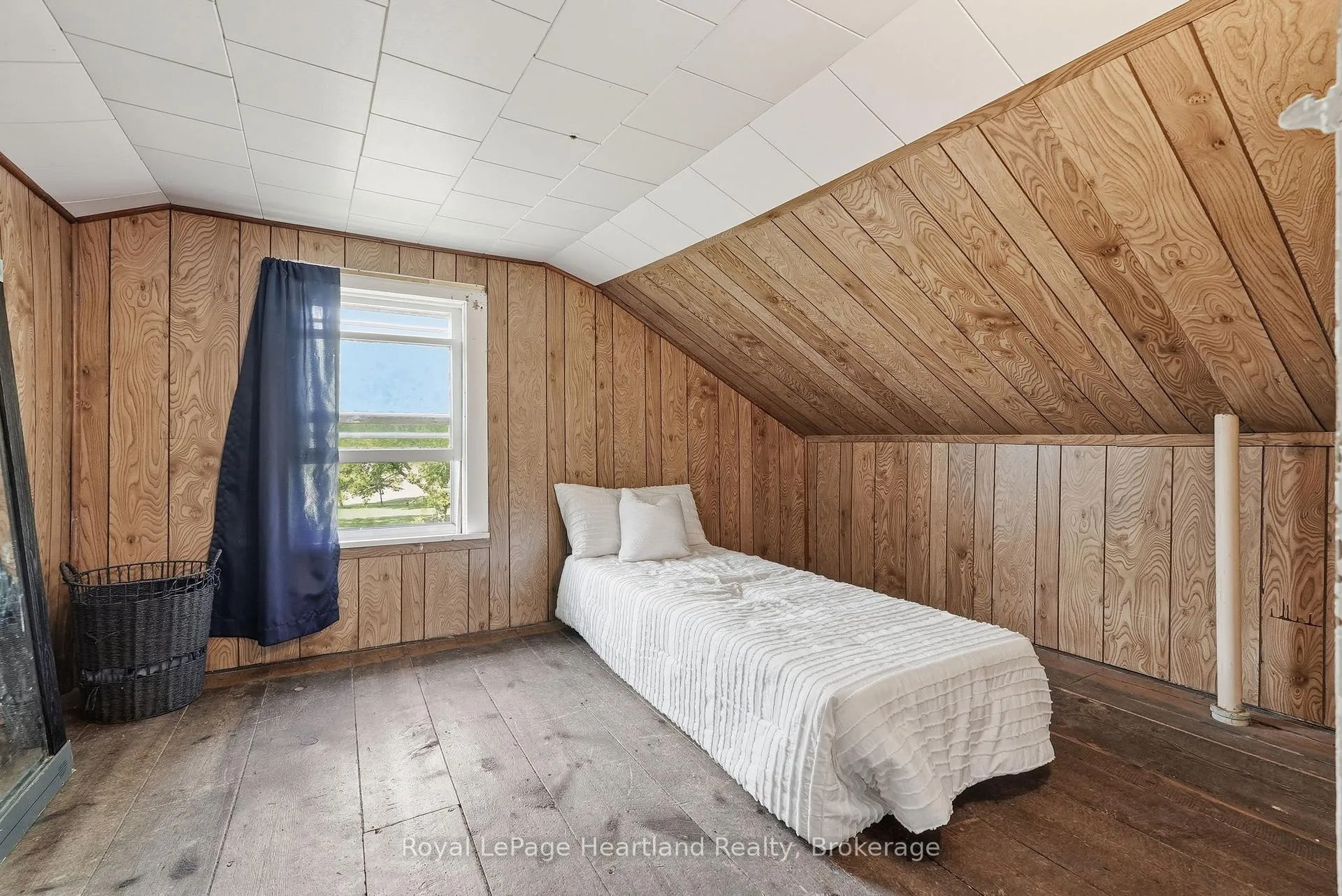 Photo 24 of 41574 Kirkton Road, South Huron, Usborne — HOMEH