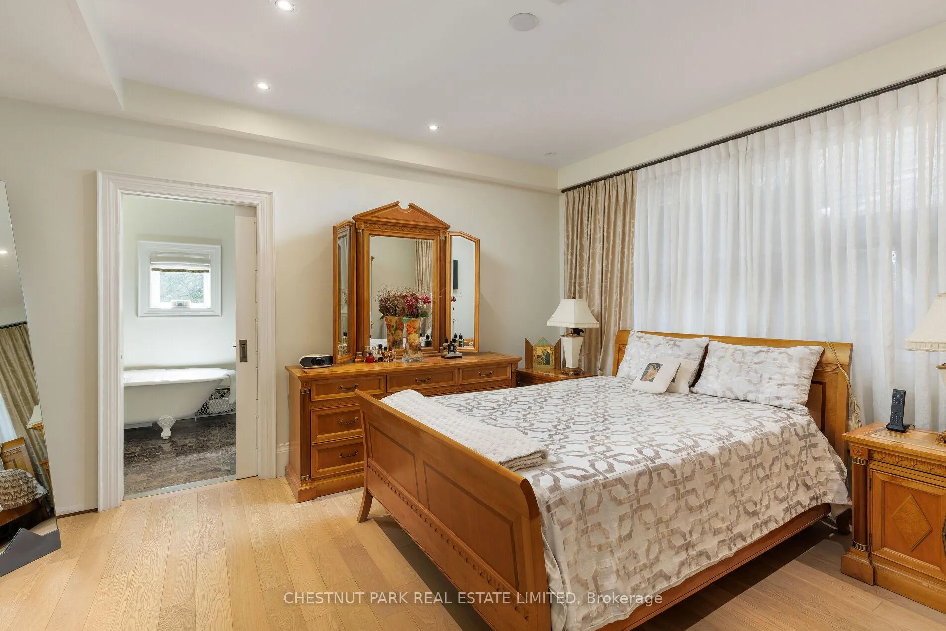 Photo 18 of 386 Palmerston Boulevard, Toronto, Palmerston-Little Italy — HOMEH