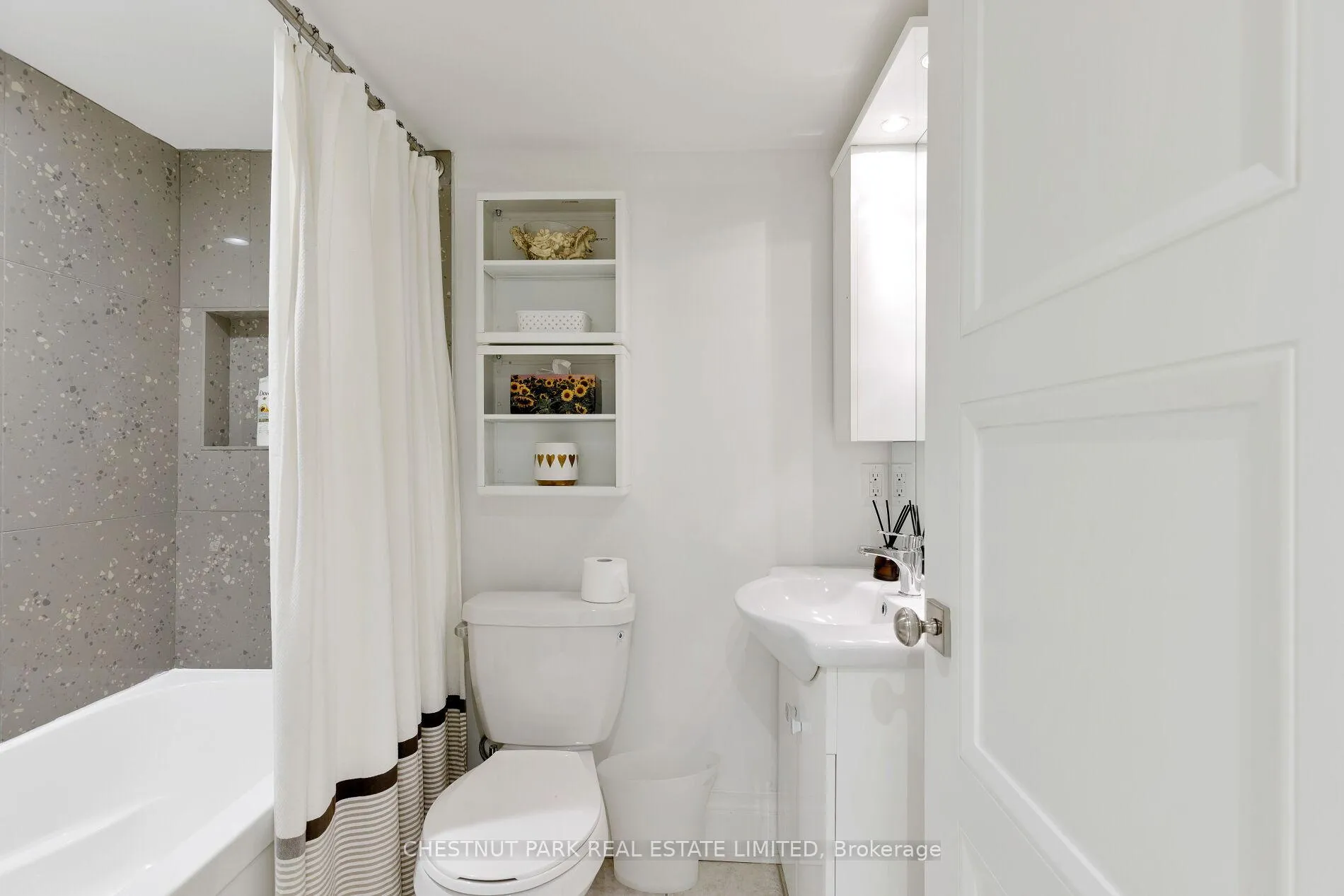 Photo 41 of 386 Palmerston Boulevard, Toronto, Palmerston-Little Italy — HOMEH