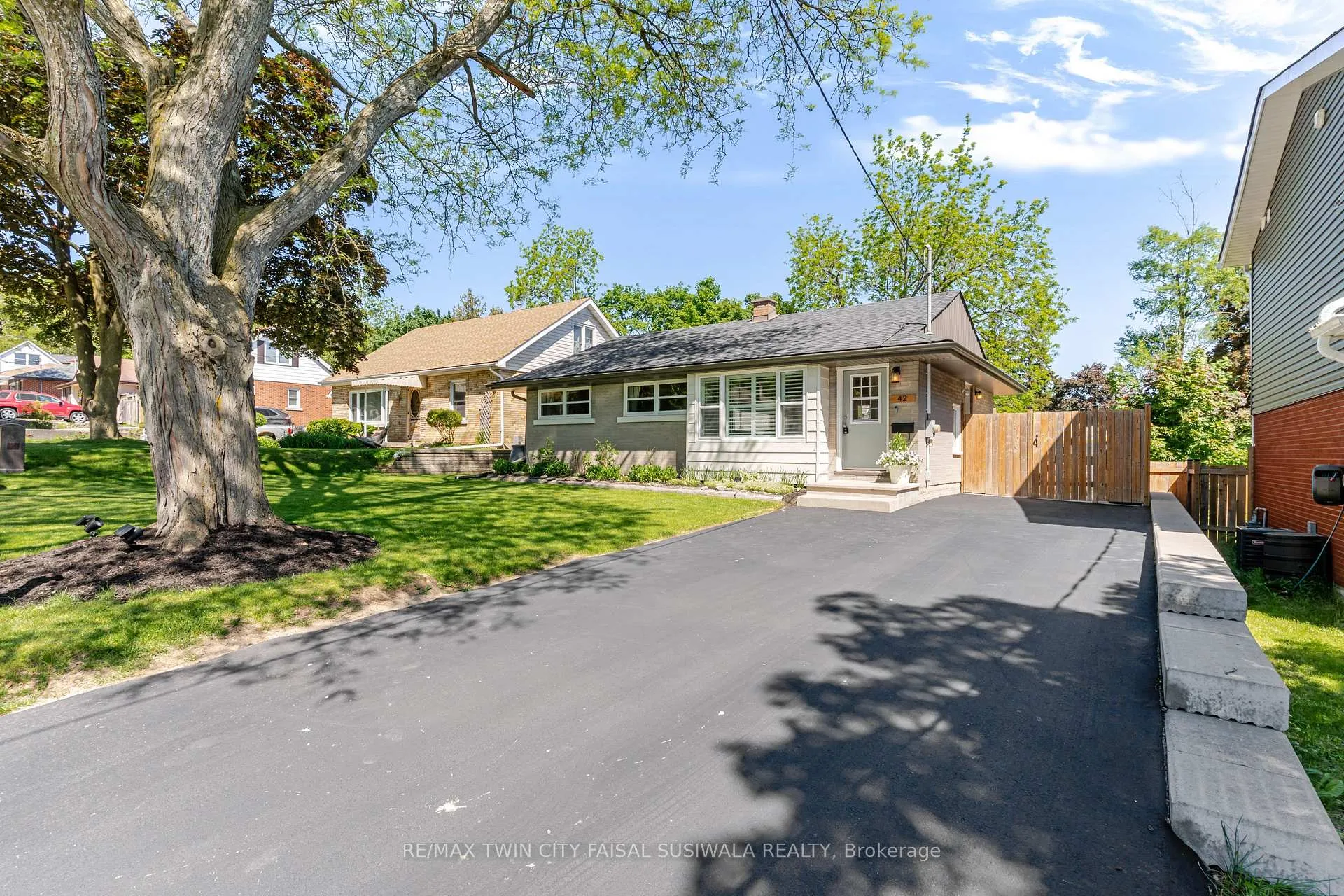 Photo 2 of 42 Fourth Avenue, Cambridge — HOMEH