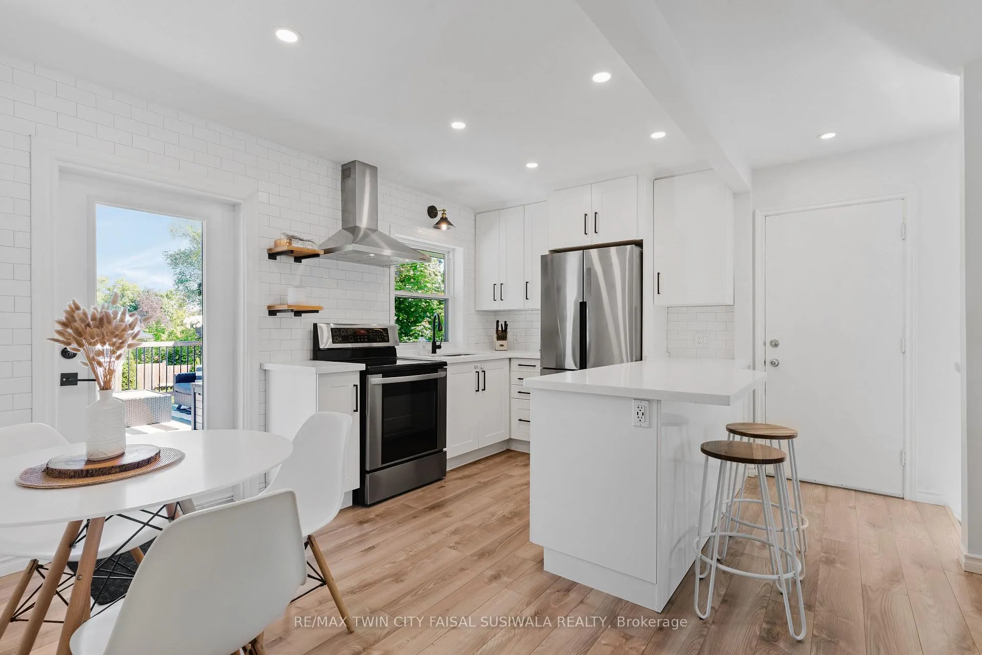 Photo 14 of 42 Fourth Avenue, Cambridge — HOMEH
