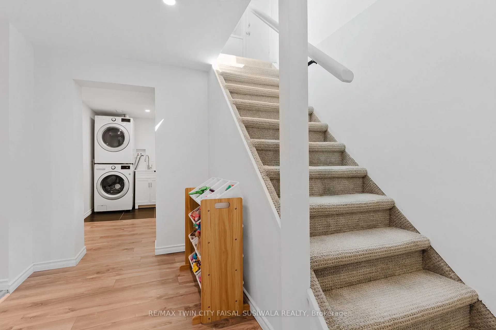 Photo 24 of 42 Fourth Avenue, Cambridge — HOMEH