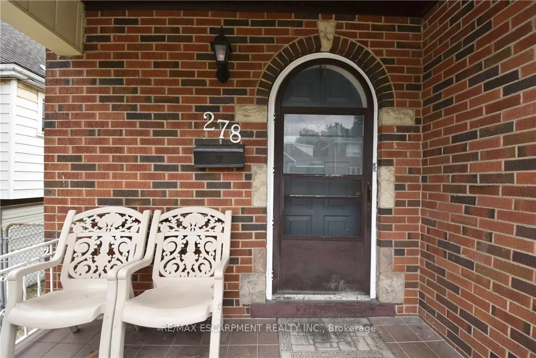 Photo 2 of 278 Huxley Avenue S, Hamilton, Delta — HOMEH