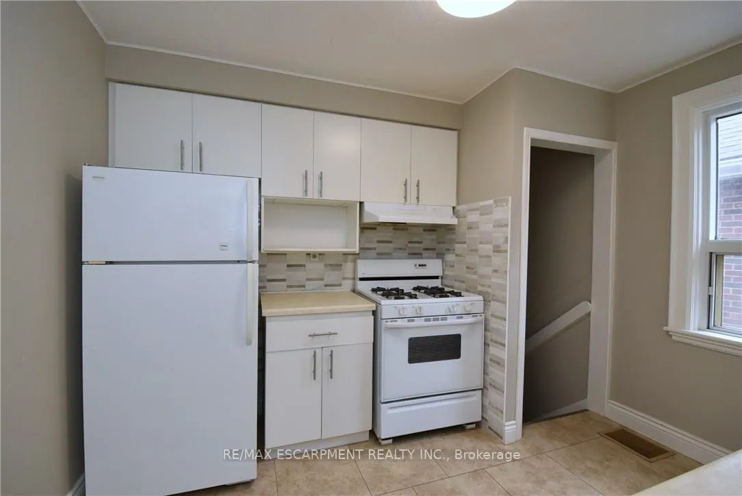 Photo 9 of 278 Huxley Avenue S, Hamilton, Delta — HOMEH