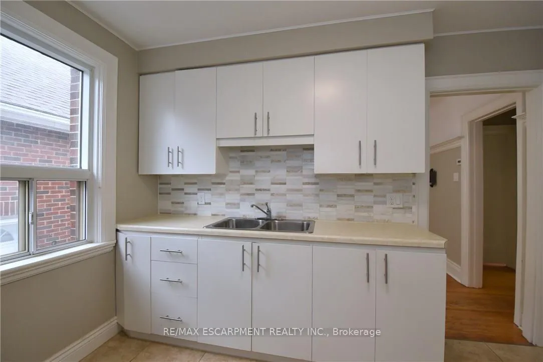 Photo 12 of 278 Huxley Avenue S, Hamilton, Delta — HOMEH