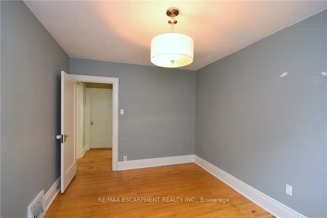 Photo 15 of 278 Huxley Avenue S, Hamilton, Delta — HOMEH
