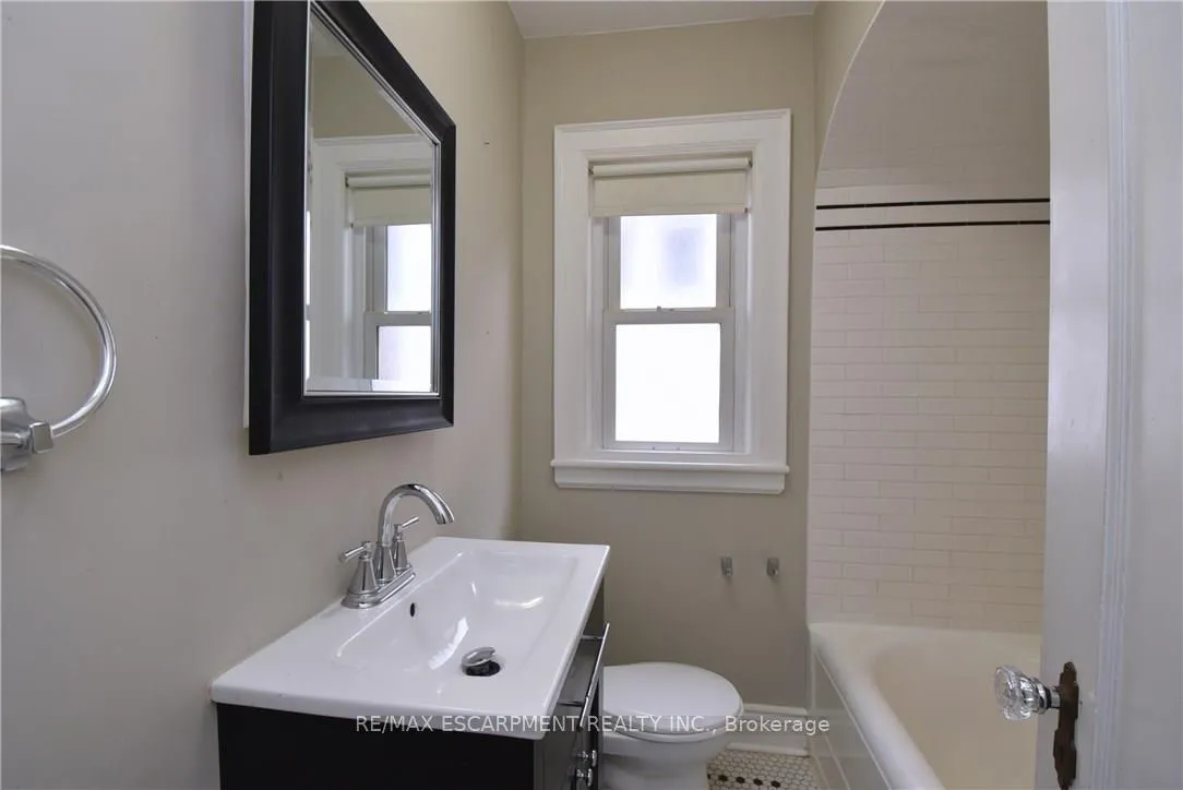 Photo 16 of 278 Huxley Avenue S, Hamilton, Delta — HOMEH