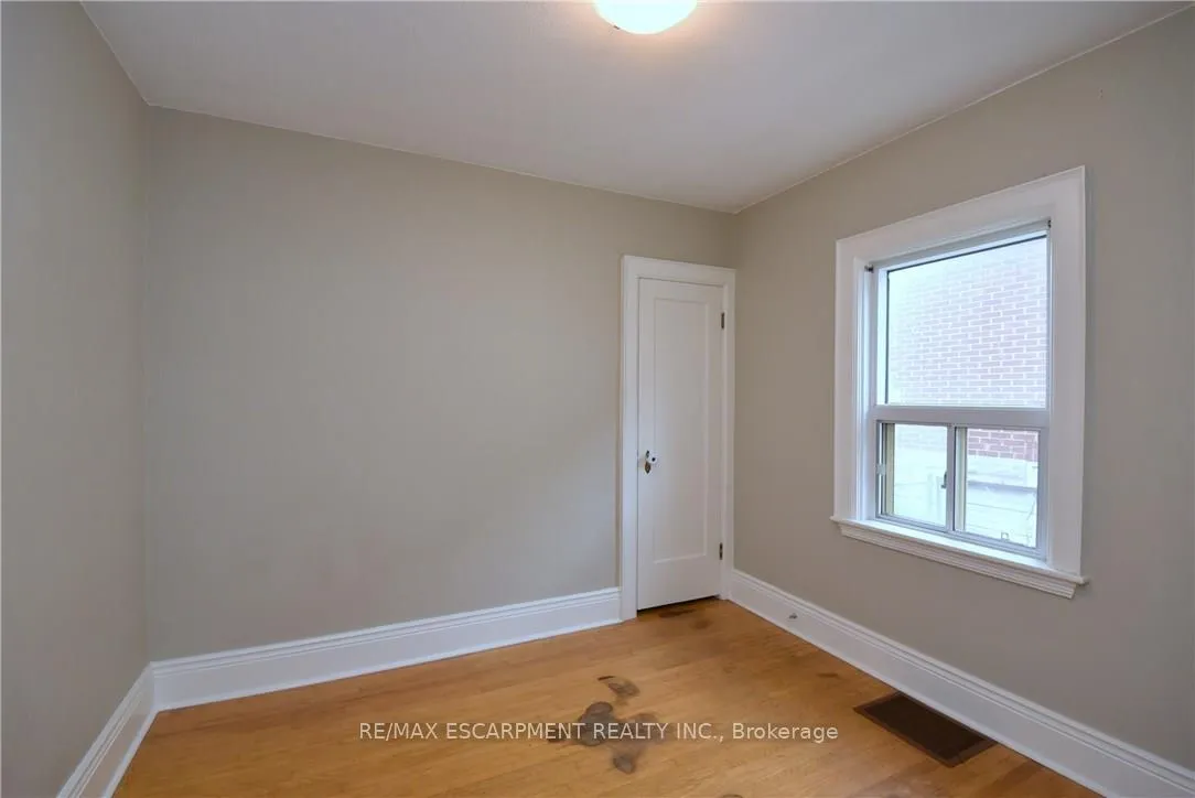 Photo 17 of 278 Huxley Avenue S, Hamilton, Delta — HOMEH