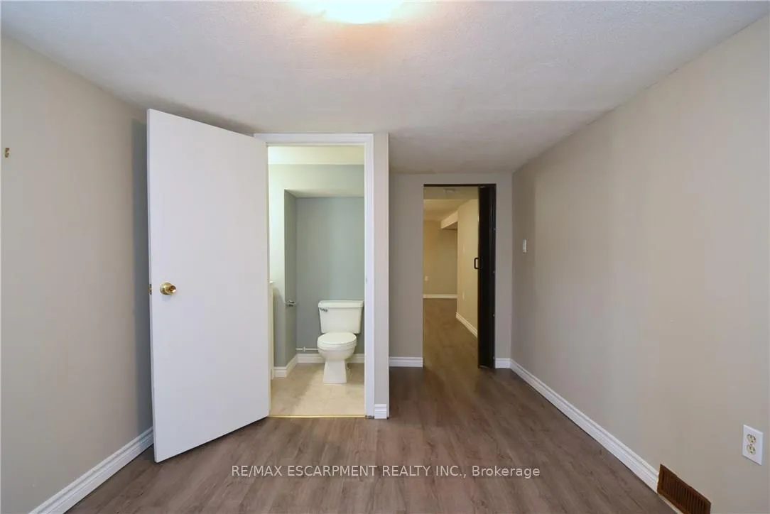 Photo 21 of 278 Huxley Avenue S, Hamilton, Delta — HOMEH