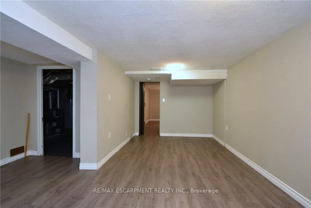 Photo 23 of 278 Huxley Avenue S, Hamilton, Delta — HOMEH