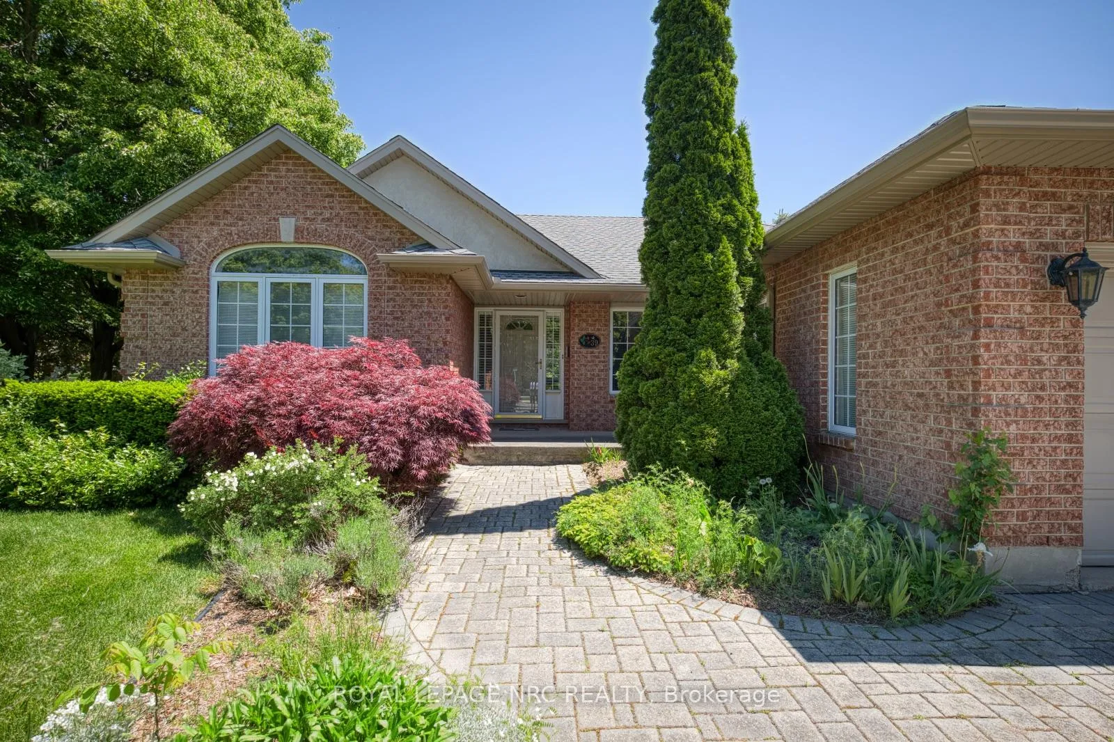 Photo 4 of 39 Oakridge Boulevard, Pelham, Fonthill — HOMEH