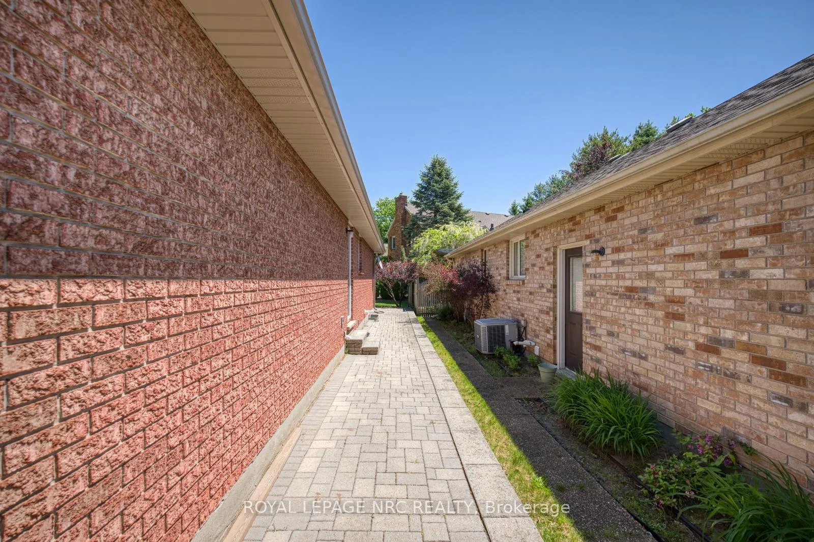 Photo 5 of 39 Oakridge Boulevard, Pelham, Fonthill — HOMEH