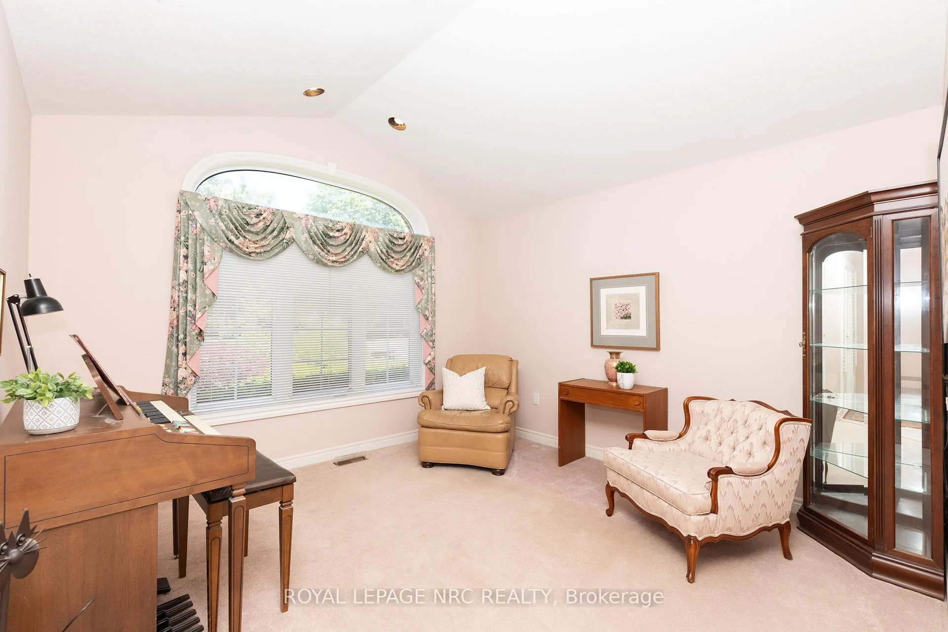 Photo 14 of 39 Oakridge Boulevard, Pelham, Fonthill — HOMEH