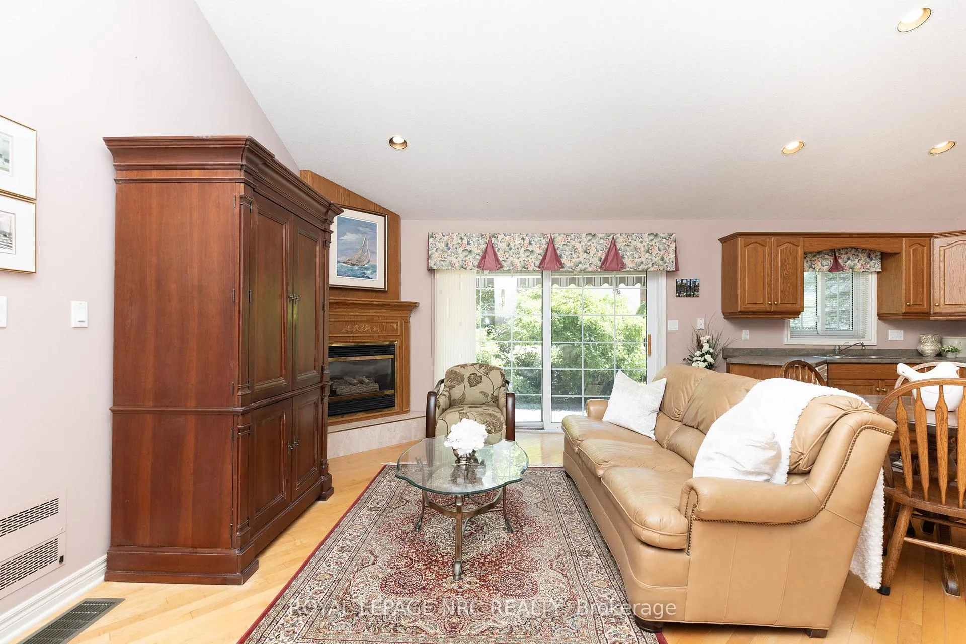 Photo 22 of 39 Oakridge Boulevard, Pelham, Fonthill — HOMEH