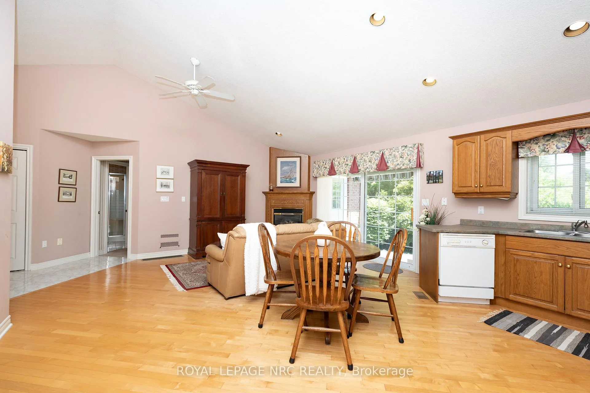 Photo 26 of 39 Oakridge Boulevard, Pelham, Fonthill — HOMEH