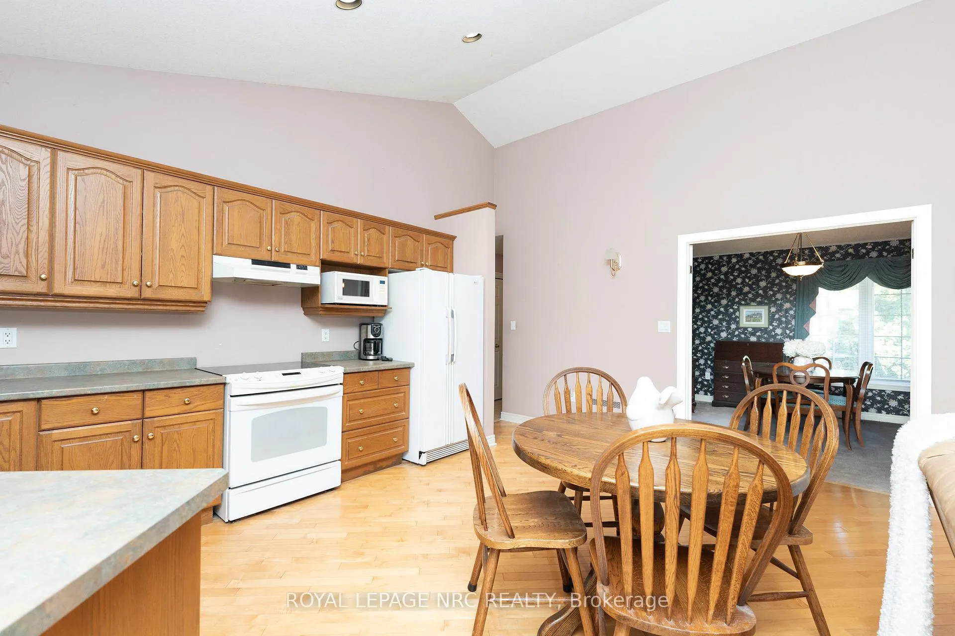 Photo 30 of 39 Oakridge Boulevard, Pelham, Fonthill — HOMEH