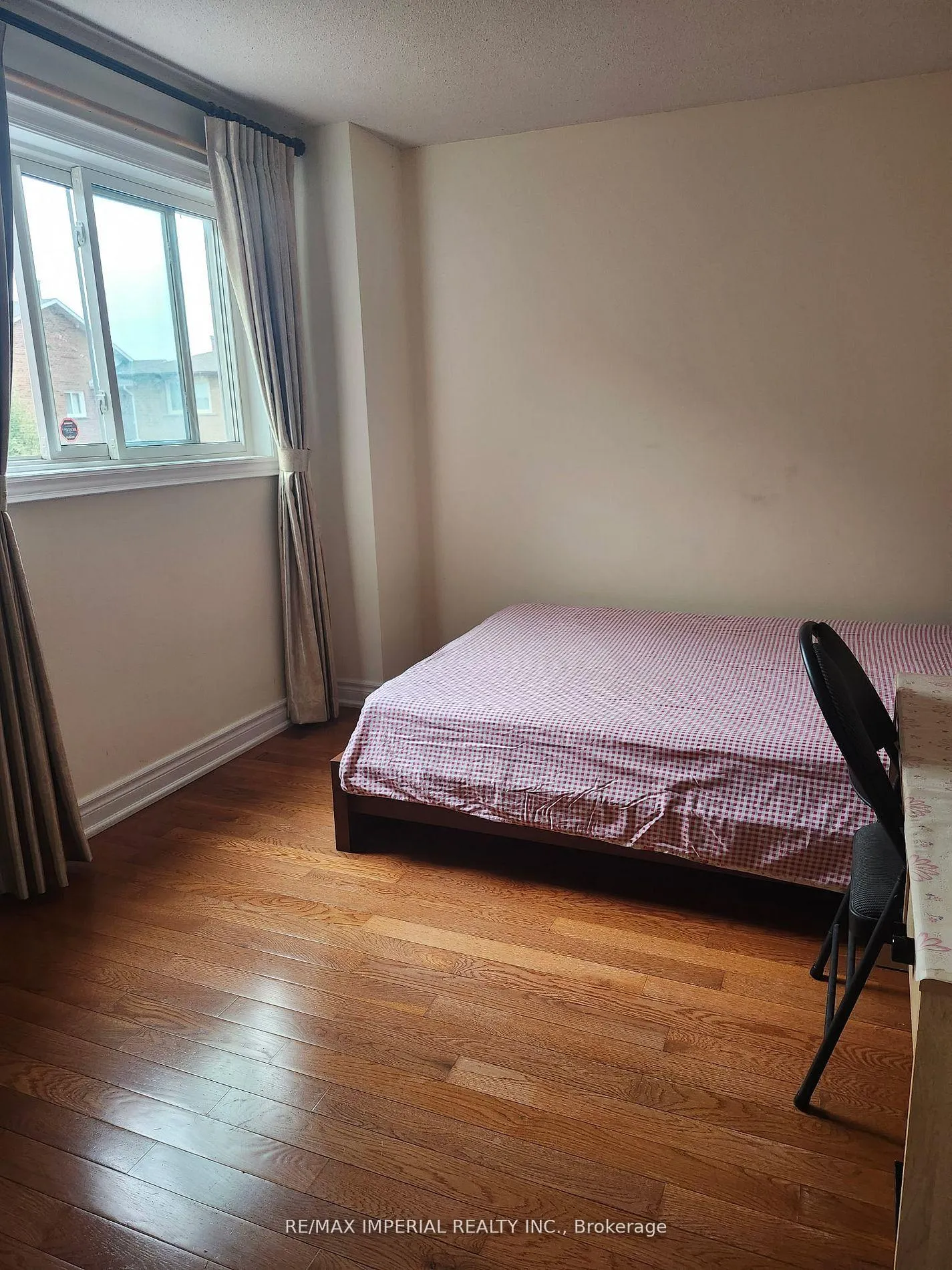 Photo 1 of Unit Bedroom One, 123 Mccabe Crescent, Vaughan, Lakeview Estates — HOMEH