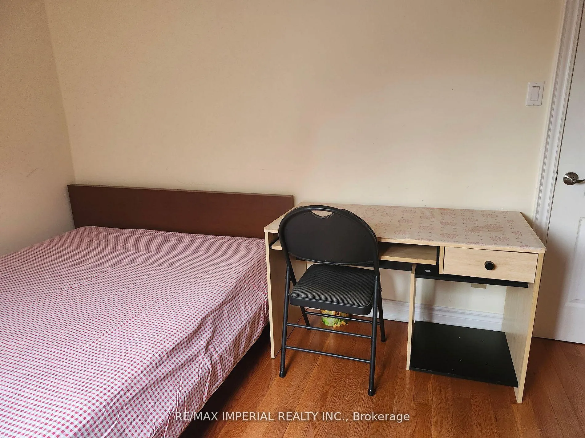 Photo 2 of Unit Bedroom One, 123 Mccabe Crescent, Vaughan, Lakeview Estates — HOMEH