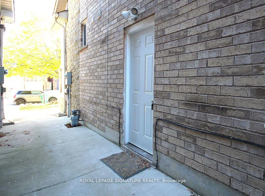 Photo 3 of Unit Lower, 70 Penbridge Circle, Brampton, Fletcher's Meadow — HOMEH