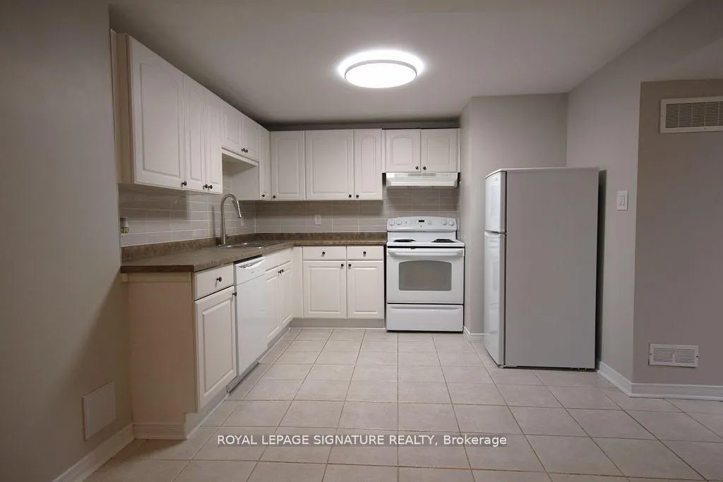 Photo 4 of Unit Lower, 70 Penbridge Circle, Brampton, Fletcher's Meadow — HOMEH