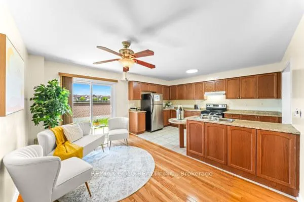 Photo 18 of 100 Tomabrook Crescent, Brampton, Sandringham-Wellington — HOMEH
