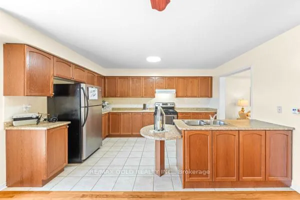Photo 19 of 100 Tomabrook Crescent, Brampton, Sandringham-Wellington — HOMEH