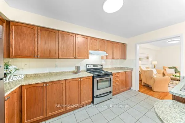 Photo 20 of 100 Tomabrook Crescent, Brampton, Sandringham-Wellington — HOMEH