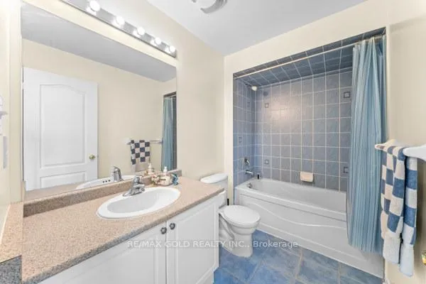 Photo 32 of 100 Tomabrook Crescent, Brampton, Sandringham-Wellington — HOMEH