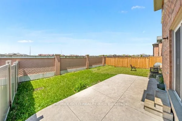 Photo 37 of 100 Tomabrook Crescent, Brampton, Sandringham-Wellington — HOMEH