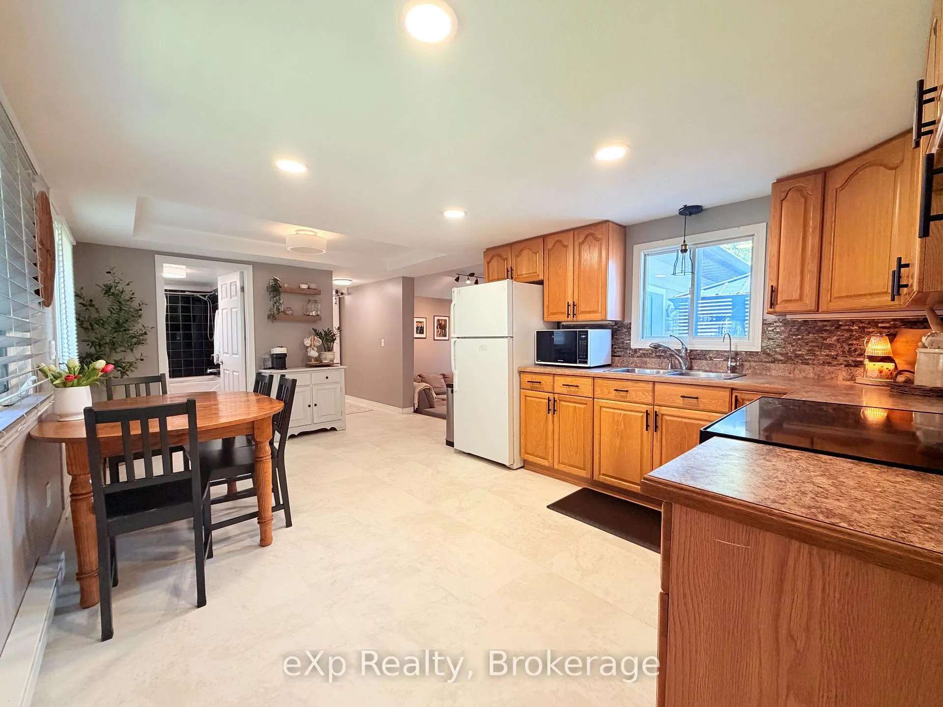 Photo 3 of 12 Union Street N, Brockton — HOMEH