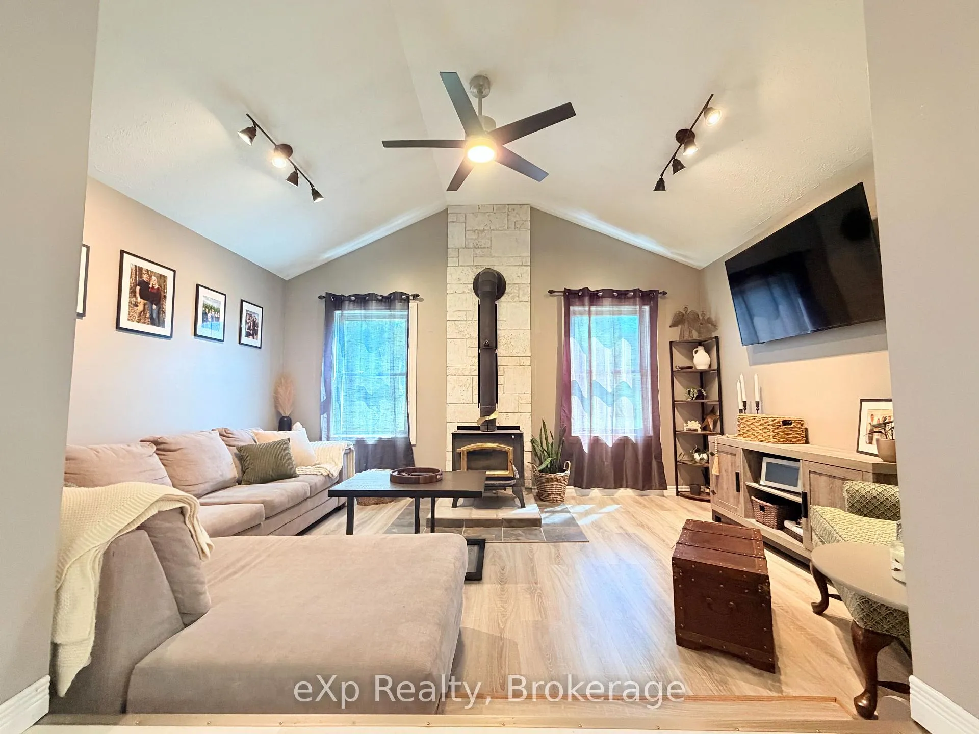 Photo 5 of 12 Union Street N, Brockton — HOMEH