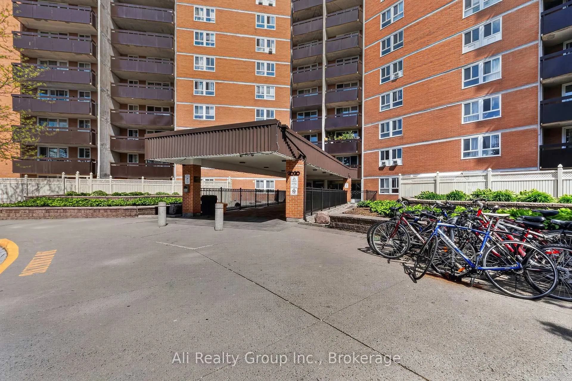 Photo 2 of Unit 1218, 2020 Jasmine Crescent, Ottawa, Beacon Hill South — HOMEH