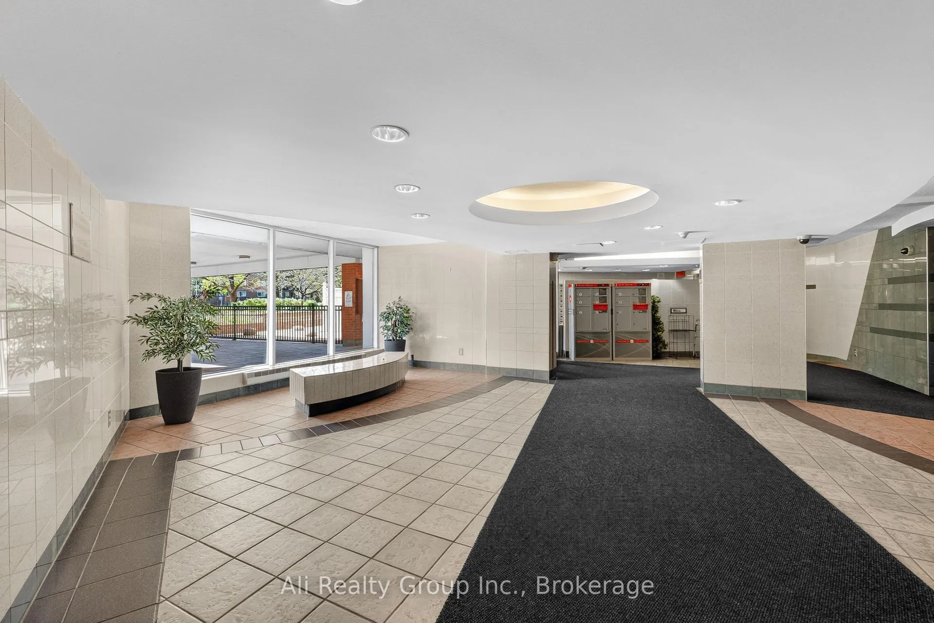 Photo 3 of Unit 1218, 2020 Jasmine Crescent, Ottawa, Beacon Hill South — HOMEH