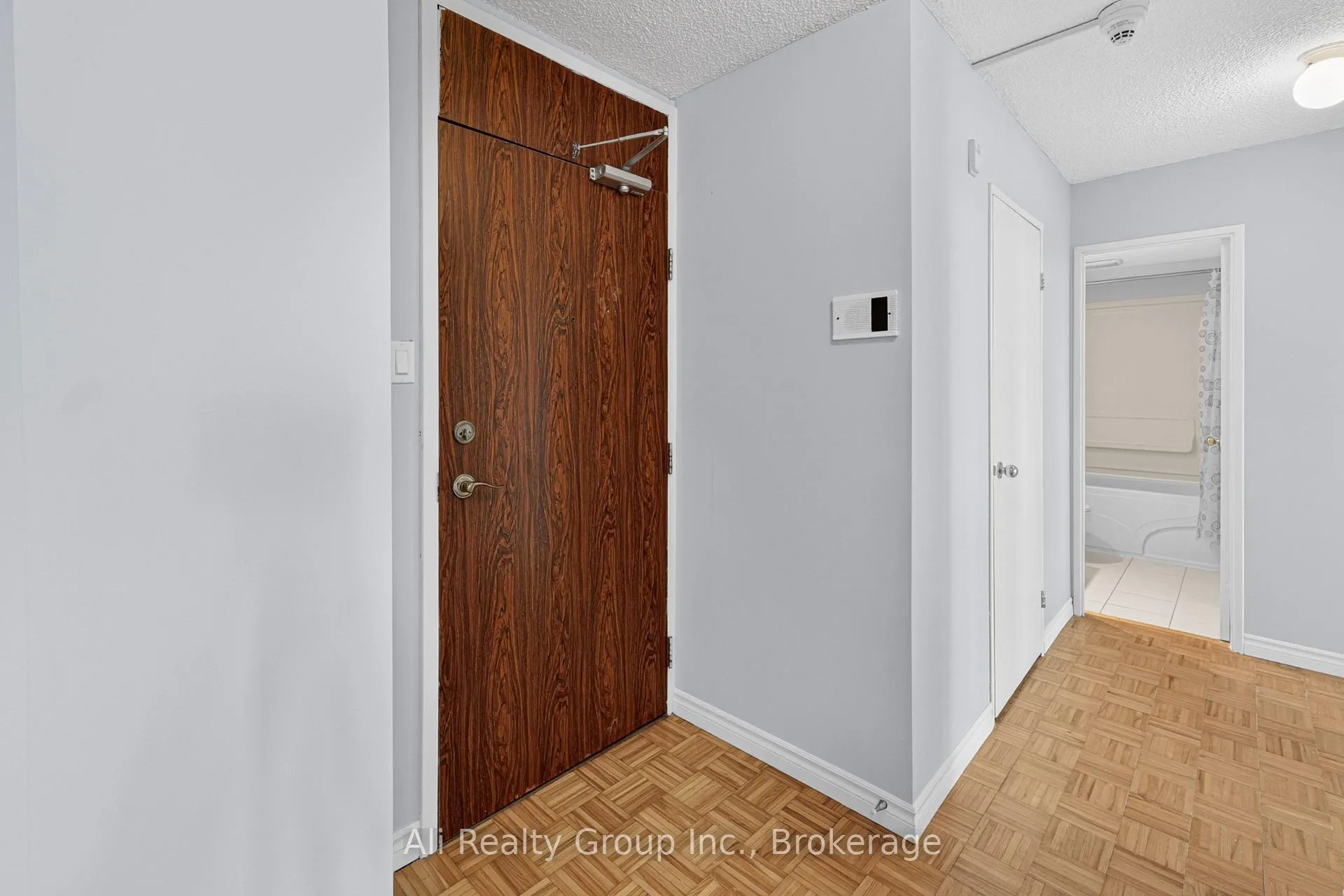 Photo 9 of Unit 1218, 2020 Jasmine Crescent, Ottawa, Beacon Hill South — HOMEH