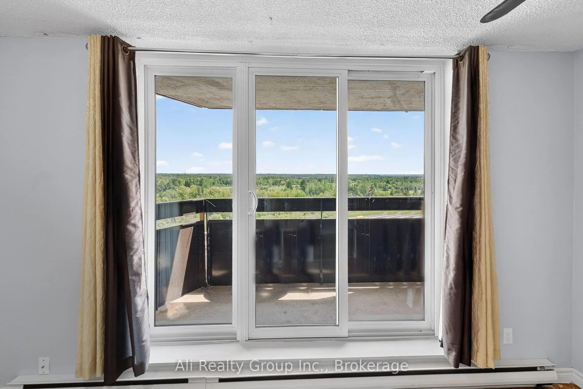 Photo 16 of Unit 1218, 2020 Jasmine Crescent, Ottawa, Beacon Hill South — HOMEH