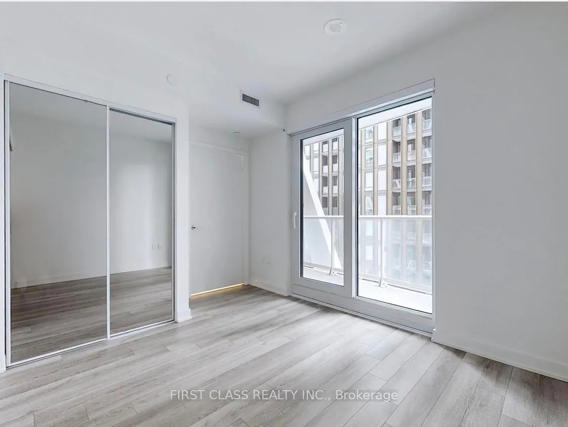 Photo 10 of Unit 2512, 230 Simcoe Street, Toronto, Kensington-Chinatown — HOMEH