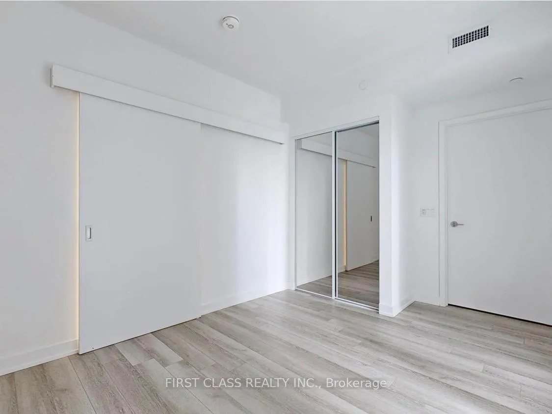 Photo 11 of Unit 2512, 230 Simcoe Street, Toronto, Kensington-Chinatown — HOMEH